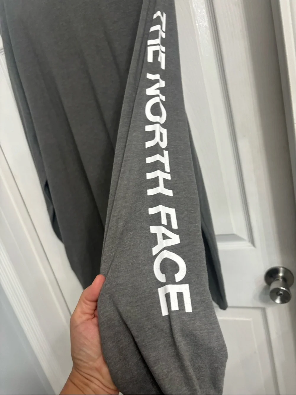 The North Face Long Sleeve Crew Neck Hit Tee in Charcoal Gray XL NWT